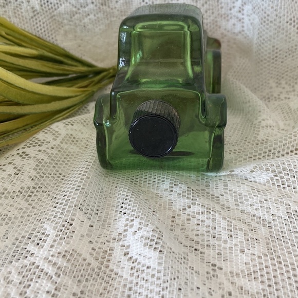 Vintage Avon Antique Car Design Cologne Bottle. Wonderful condition/empty/no box - Picture 4 of 6